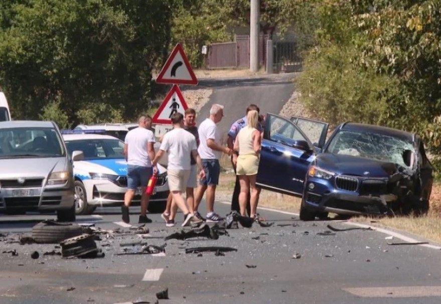 Sudar kombija i automobila u banjalučkom naselju Zeleni Vir: Povrijeđene dvije osobe