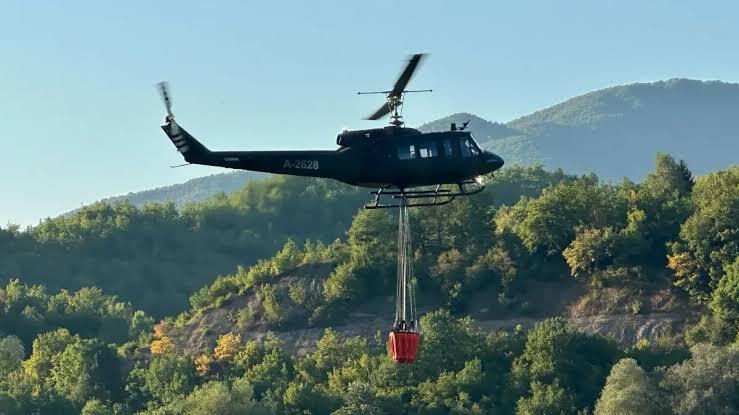 Helikopteri se bore sa požarom koji se širi prema Trebinju