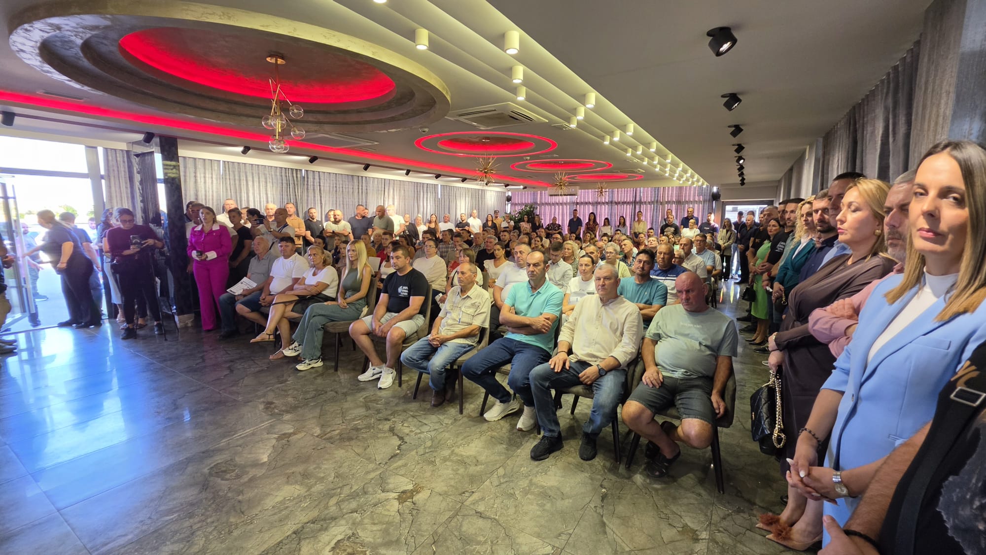 Stevandić nakon tribine u Popovima: Ujedinjena Srpska bilježi rast podrške, vraćamo slogan „Sve će sale biti male“