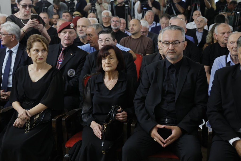 Apel porodice Mladić: Umjesto za cvijeće i vijence, novac uplatiti za oboljelu djecu