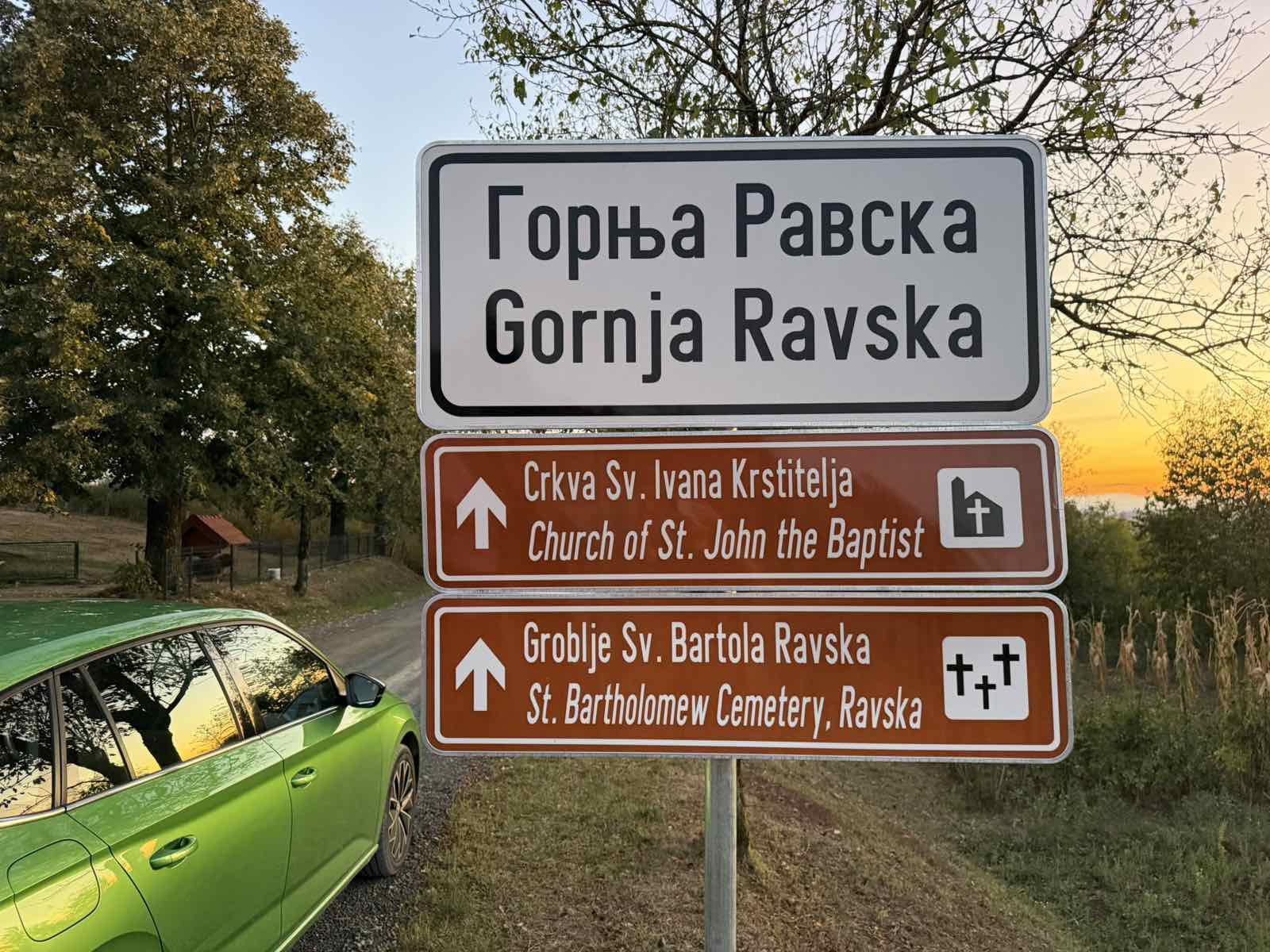 Članovi UG „Ravska“ postavili turističke table do najvažnijih simbola našeg kraja