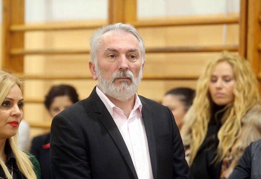 „UČENIK PAO U NESVIJEST, NASTAVNICI POZLILO“ Popržen objasnio zašto su tražili obustavu nastave za učenike