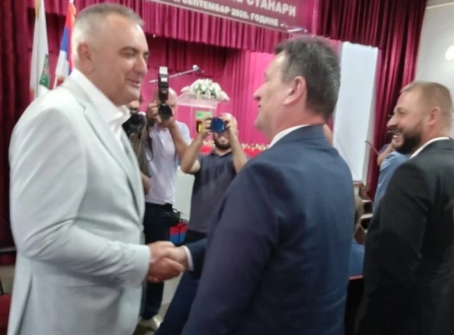 Minić i Blanuša se rukovali: Ne trebaju stranci da nas uče demokratiji