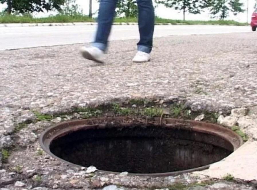 Drama u Doboju: Dijete upalo u šaht, spasili ga vatrogasci