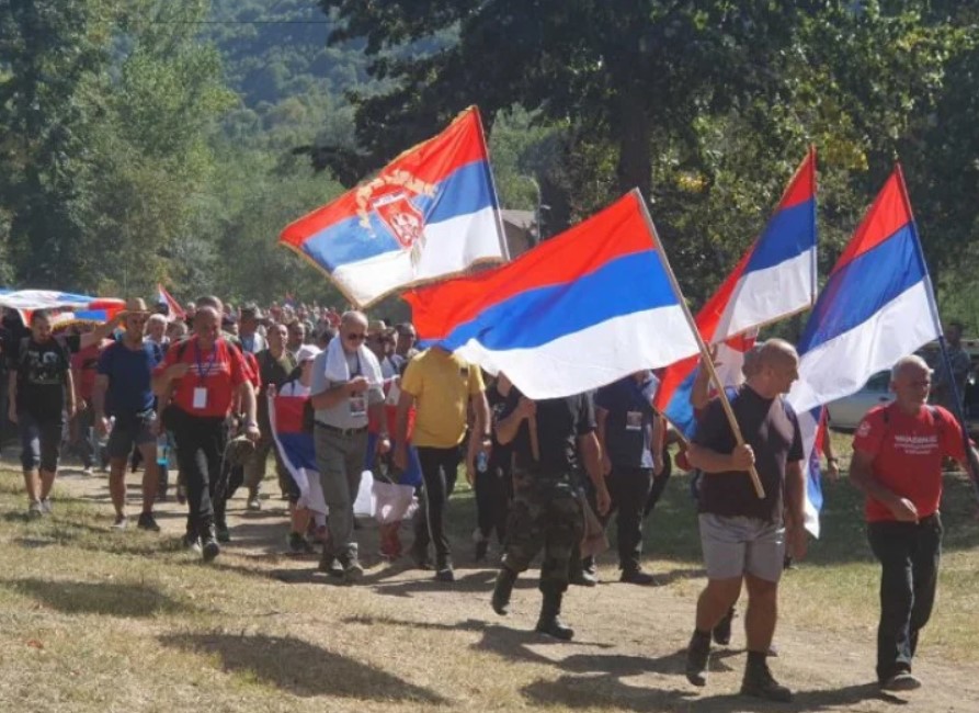 Marš „Stazama egzodusa“:11 autobusa krenulo ka Tumarama, učesnici će pješačiti 22 kilometra