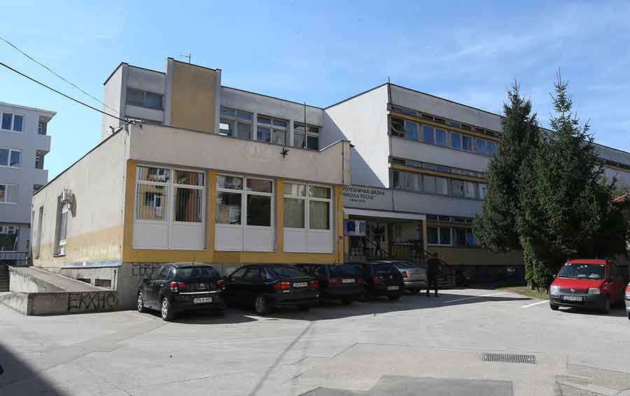 Ne stišavaju se reakcije zbog iznenadne obustave nastave u Srpskoj