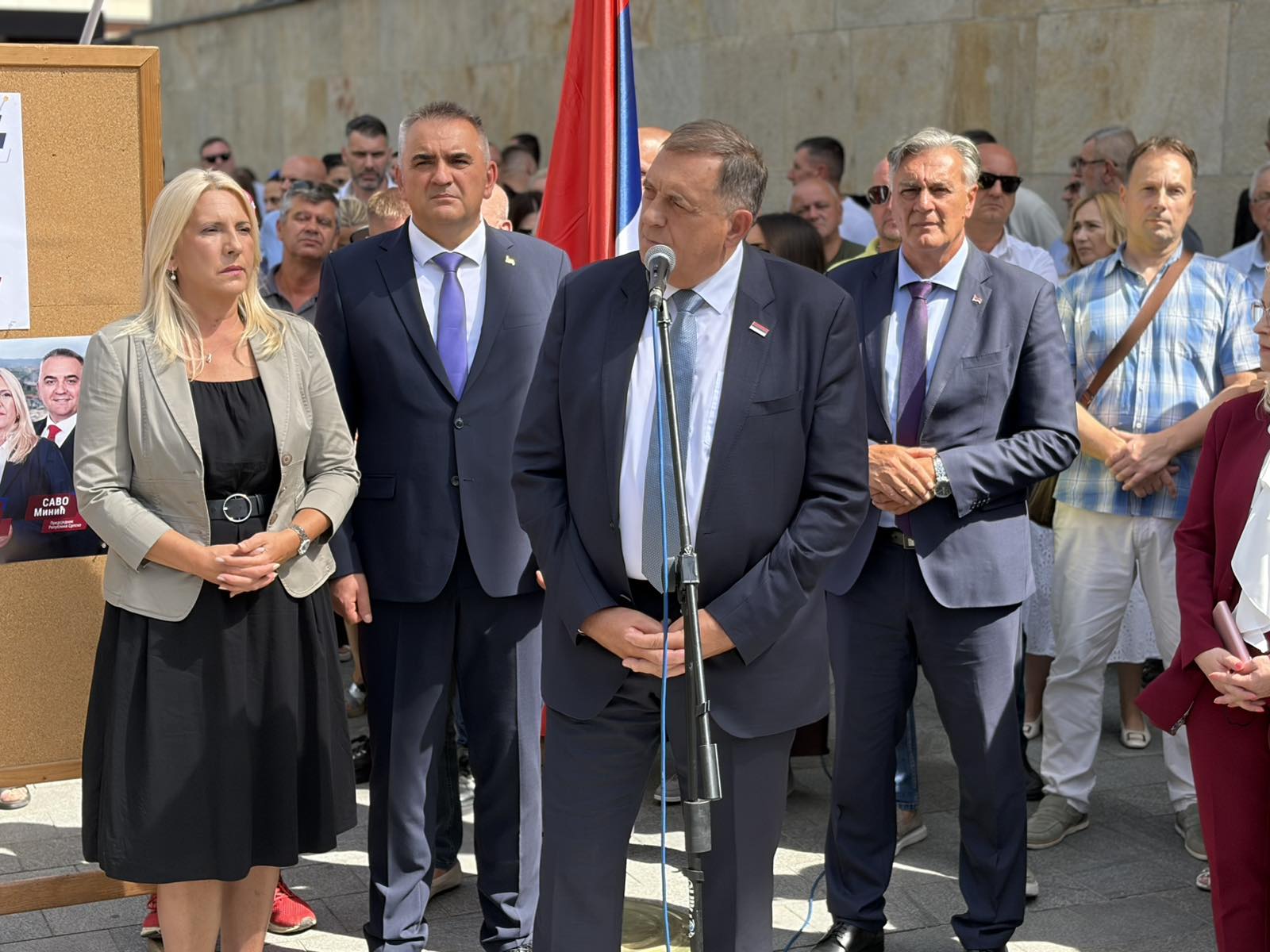 SNSD započeo kampanju u Banjaluci svečanim otkrivanjem plakata