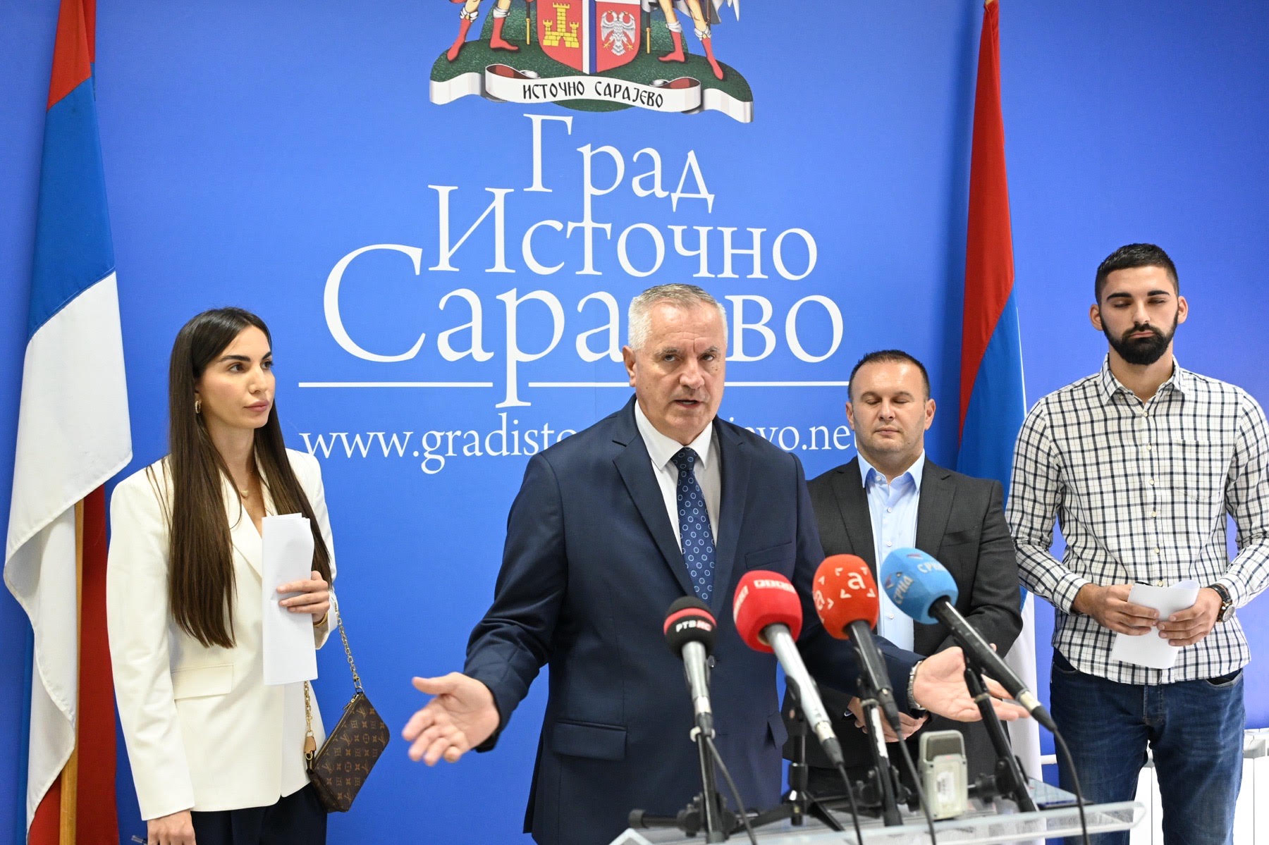 Višković potpisao ugovore o dodjeli donacija za udruženja, klubove i vjerske zajednice
