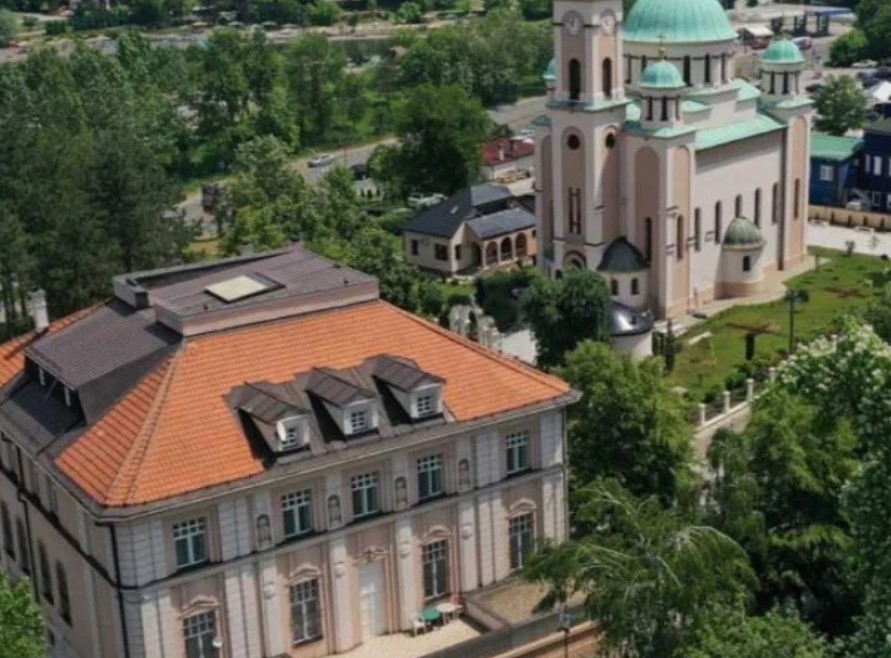 Hram u Tuzli na meti vandala, ukraden bakarni oluk