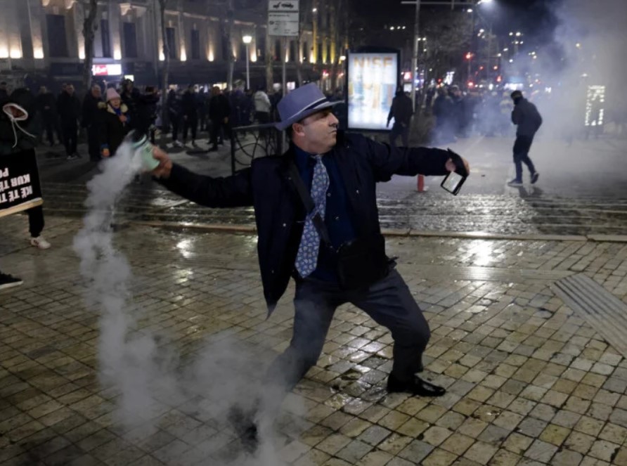 Neredi u Albaniji: Policija suzavcem rastjerivala demonstrante