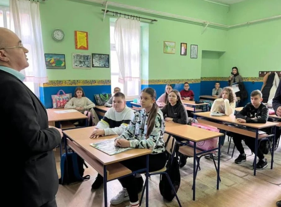Đaci i nastavnici iz Bijeljine uplatili 8.000 KM za djecu na Kosmetu