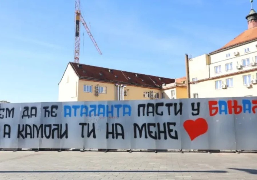 Natpis u centru Banjaluke spojio fudbal, ljubav i vjeru u pobjedu